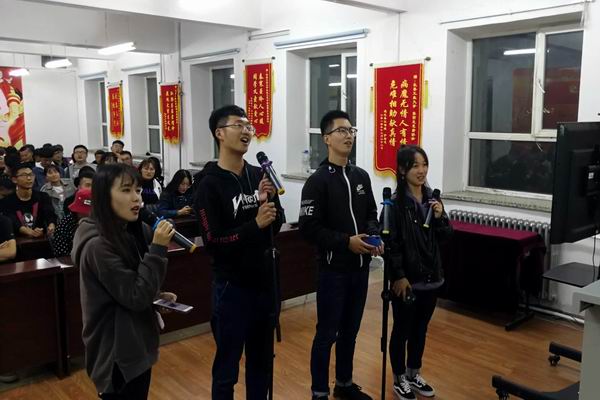 彩票网站
社团联合会举办“喜迎国庆,唱响未来”主题文艺晚会12.jpg 彩票网站
社团联合会举办“喜迎国庆,唱响未来”主题文艺晚会12.jpg
